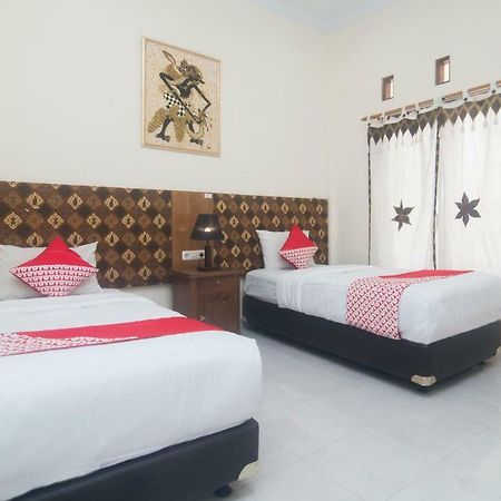 Oyo 326 Ndalem Padma Asri Residence Sleman  Exterior photo