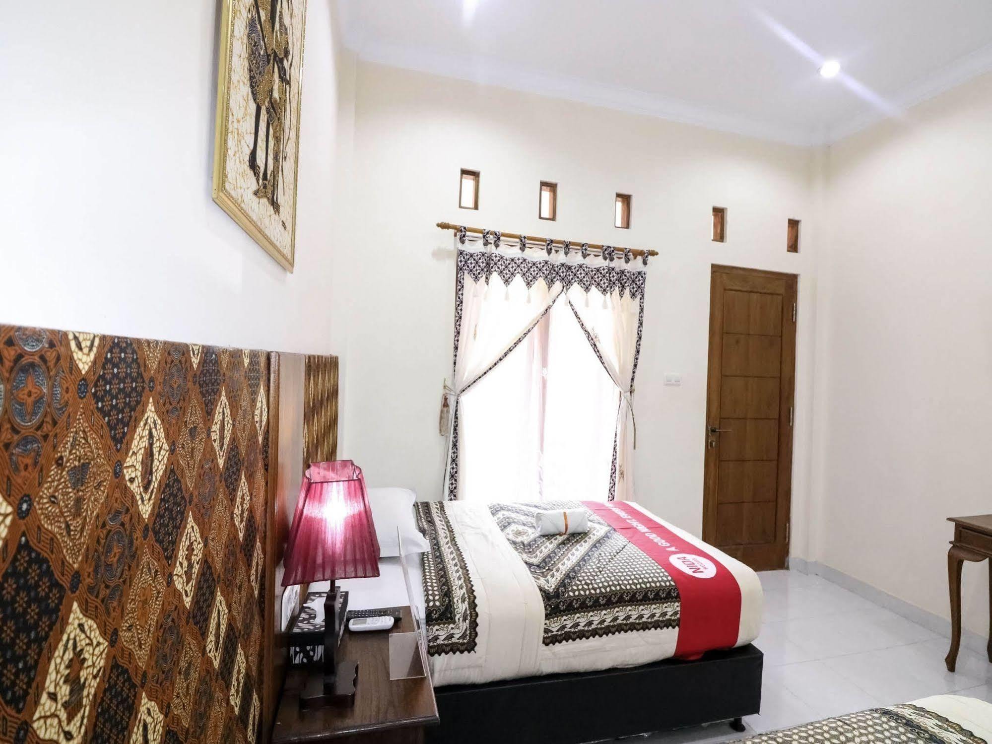 Oyo 326 Ndalem Padma Asri Residence Sleman  Exterior photo