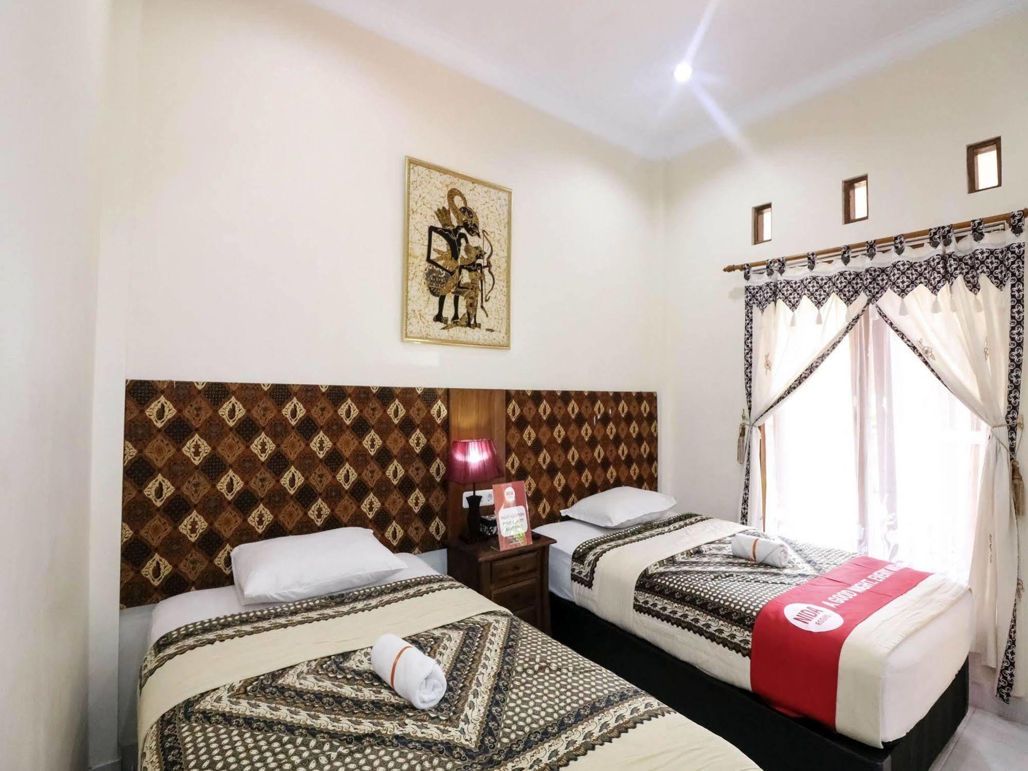 Oyo 326 Ndalem Padma Asri Residence Sleman  Exterior photo