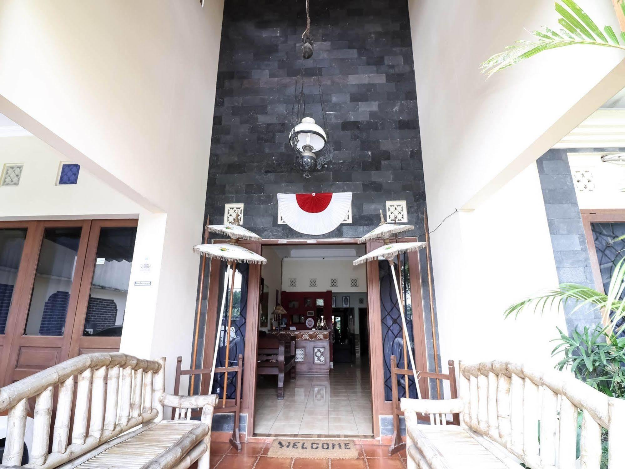 Oyo 326 Ndalem Padma Asri Residence Sleman  Exterior photo