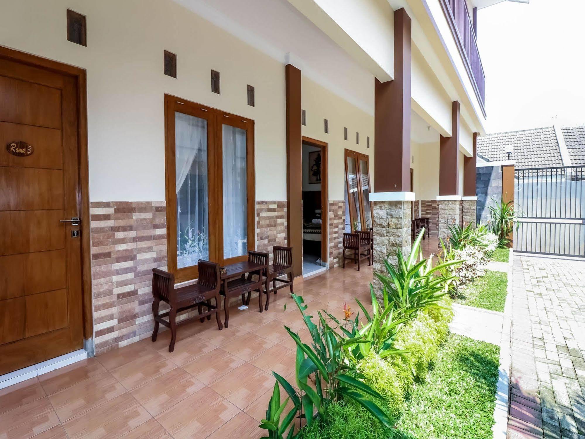 Oyo 326 Ndalem Padma Asri Residence Sleman  Exterior photo